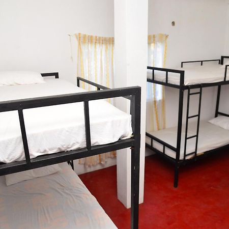 Lucky Beach Front Hostel هيكادوفا المظهر الخارجي الصورة